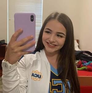 Meet your Posher, Adia